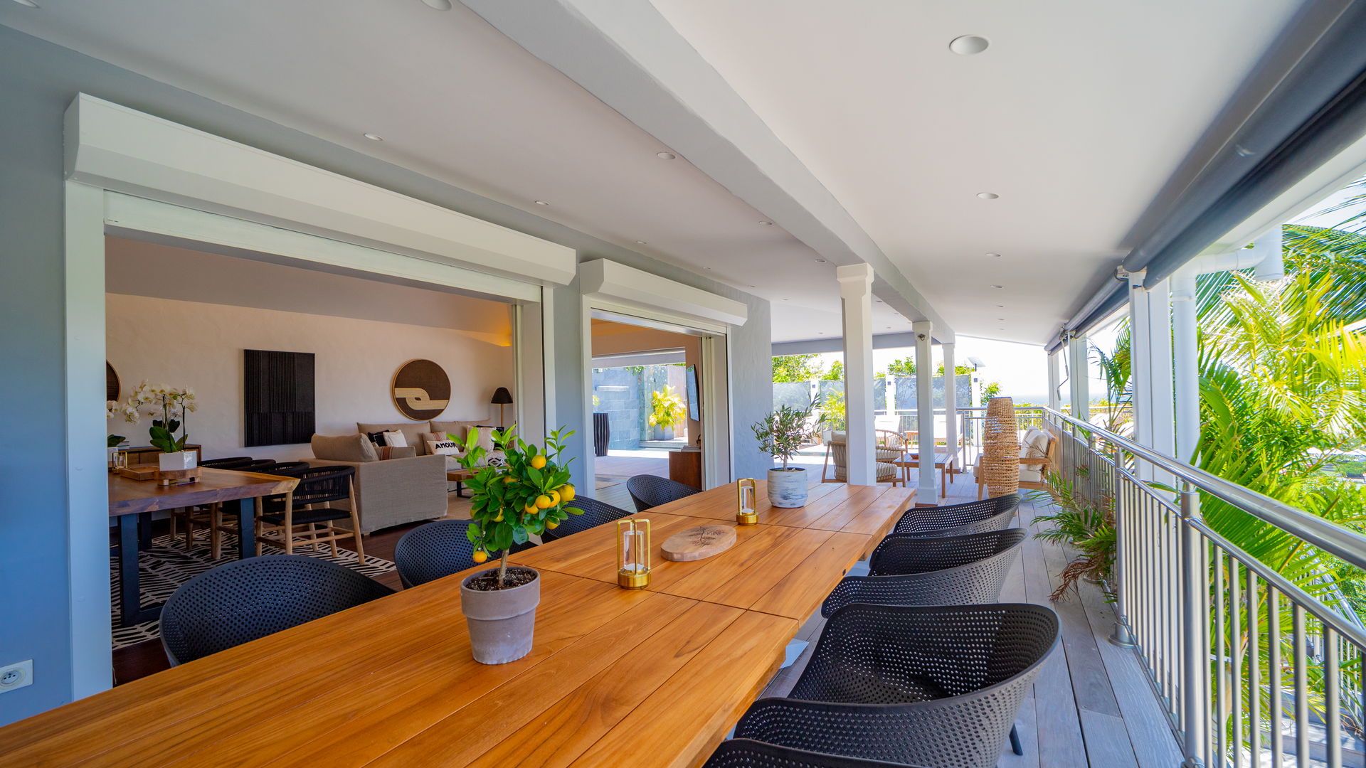 KITCHEN & DINING AREA