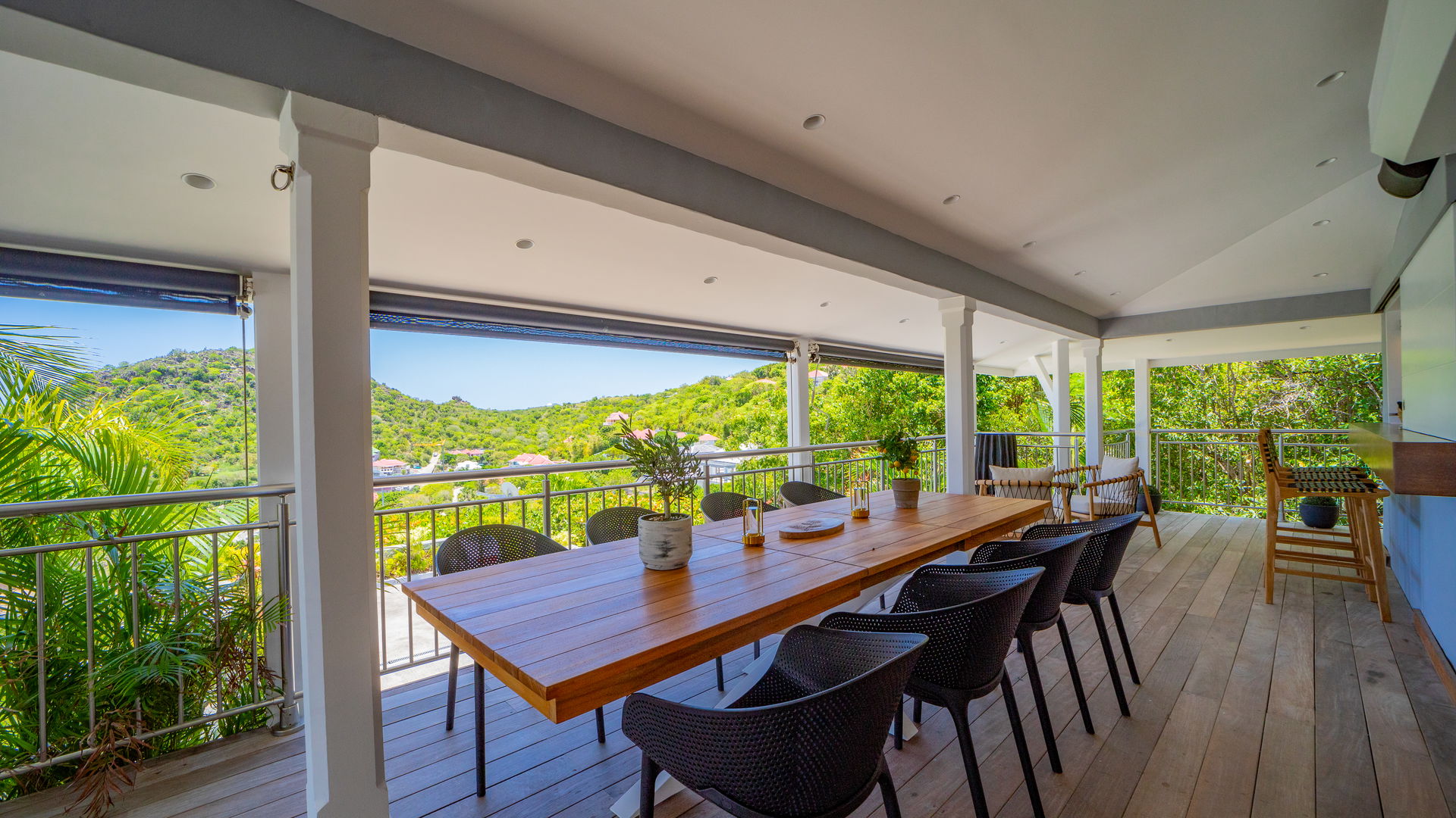 KITCHEN & DINING AREA