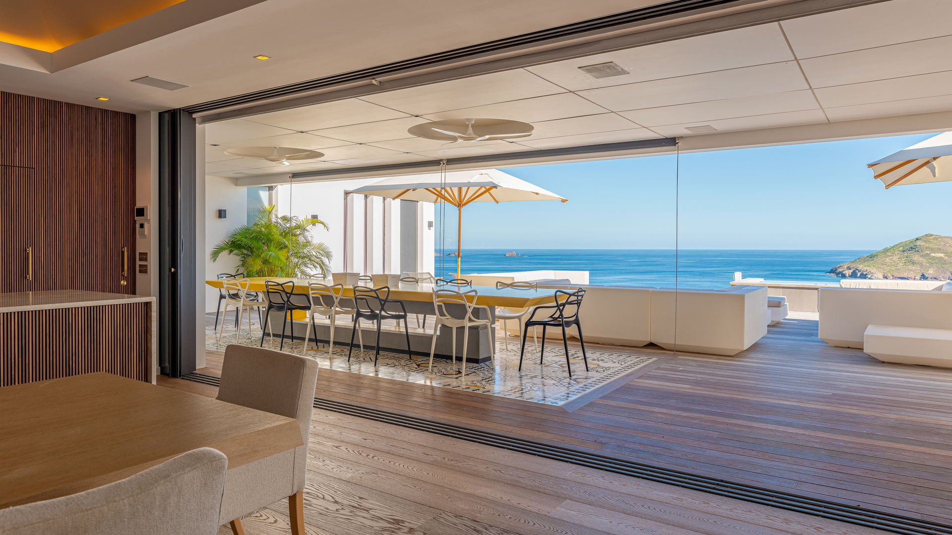 KITCHEN & DINING AREA