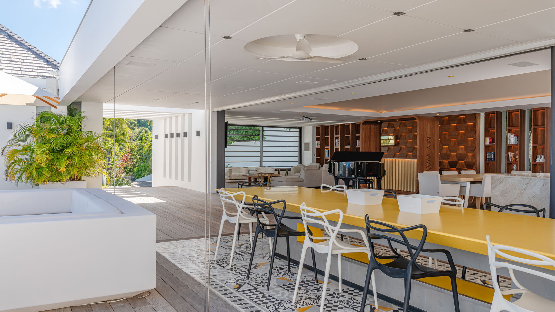 KITCHEN & DINING AREA