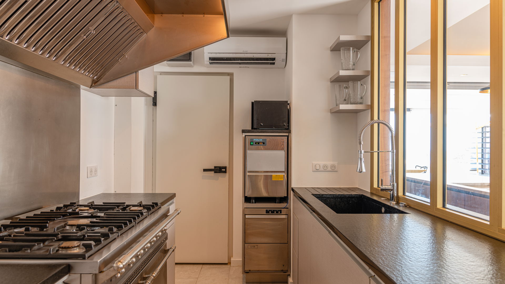 KITCHEN & DINING AREA