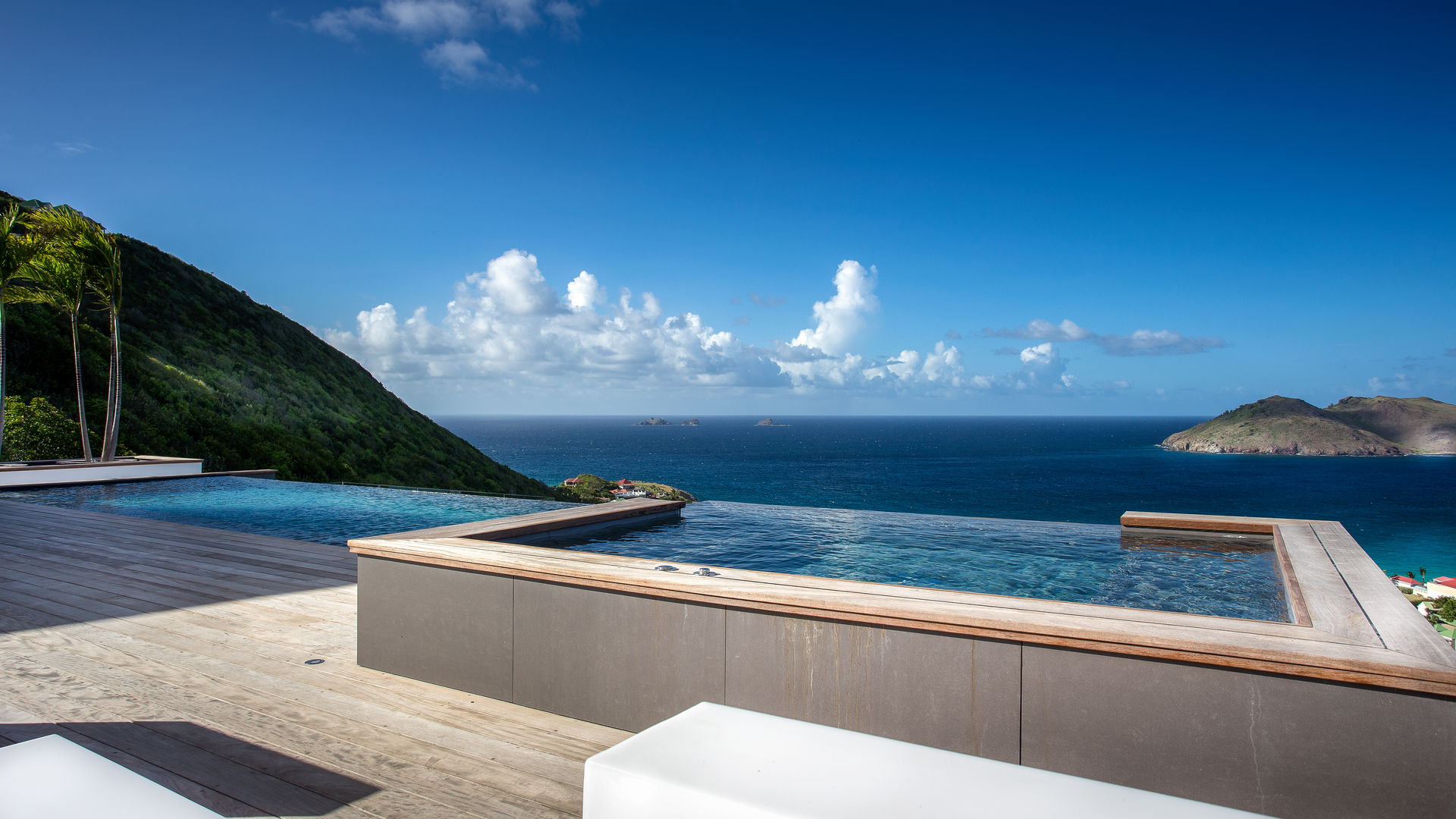 POOL & TERRACE