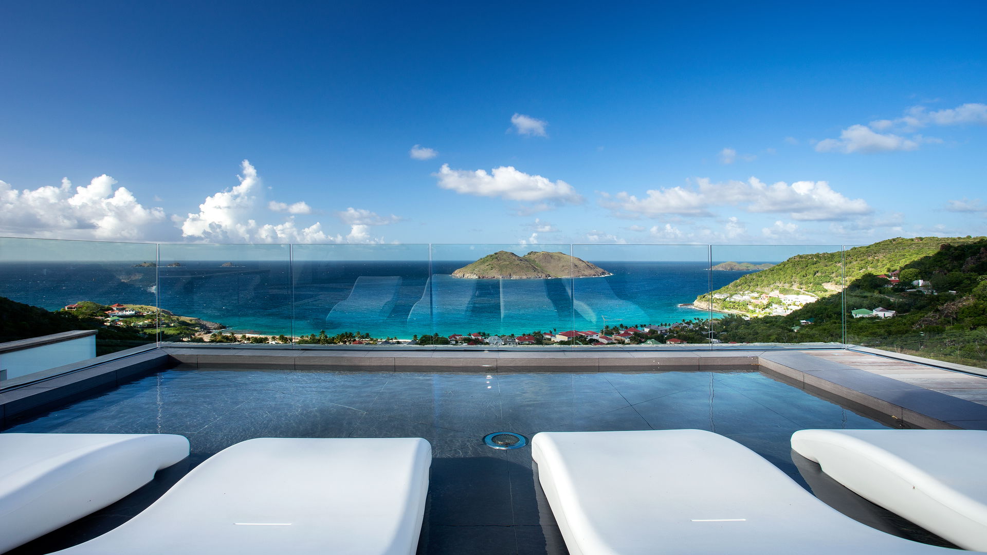 POOL & TERRACE