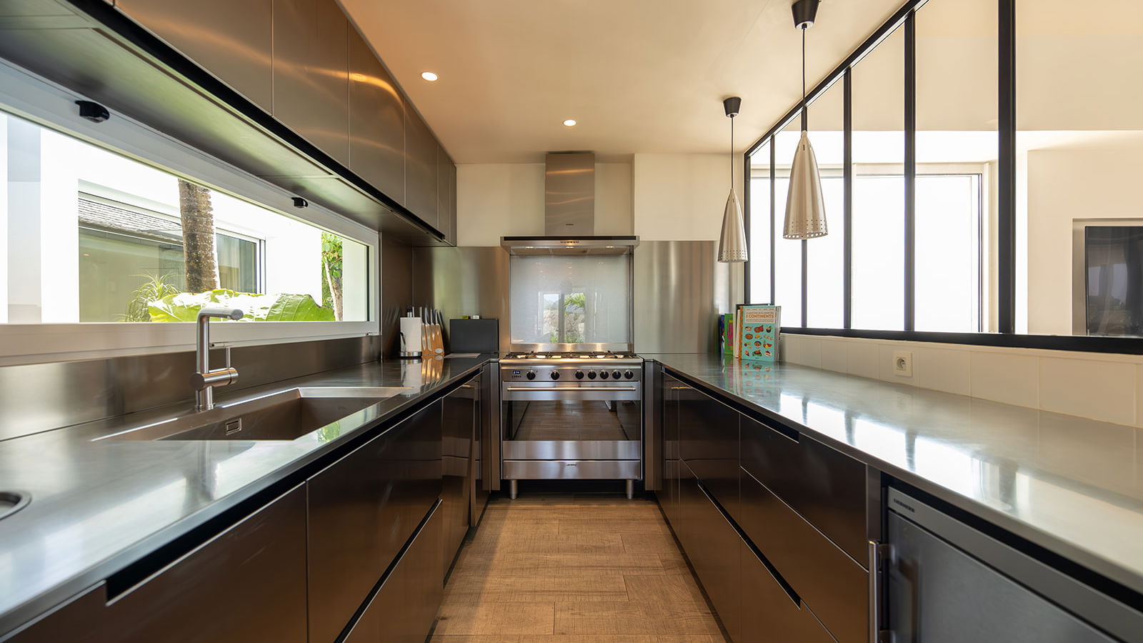 KITCHEN & DINING AREA