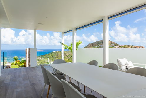 VILLA WINE NOTE OUTDOOR DINING AREA 1