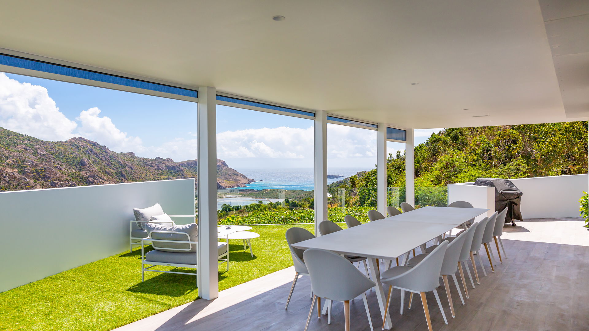 OUTDOOR DINING AREA