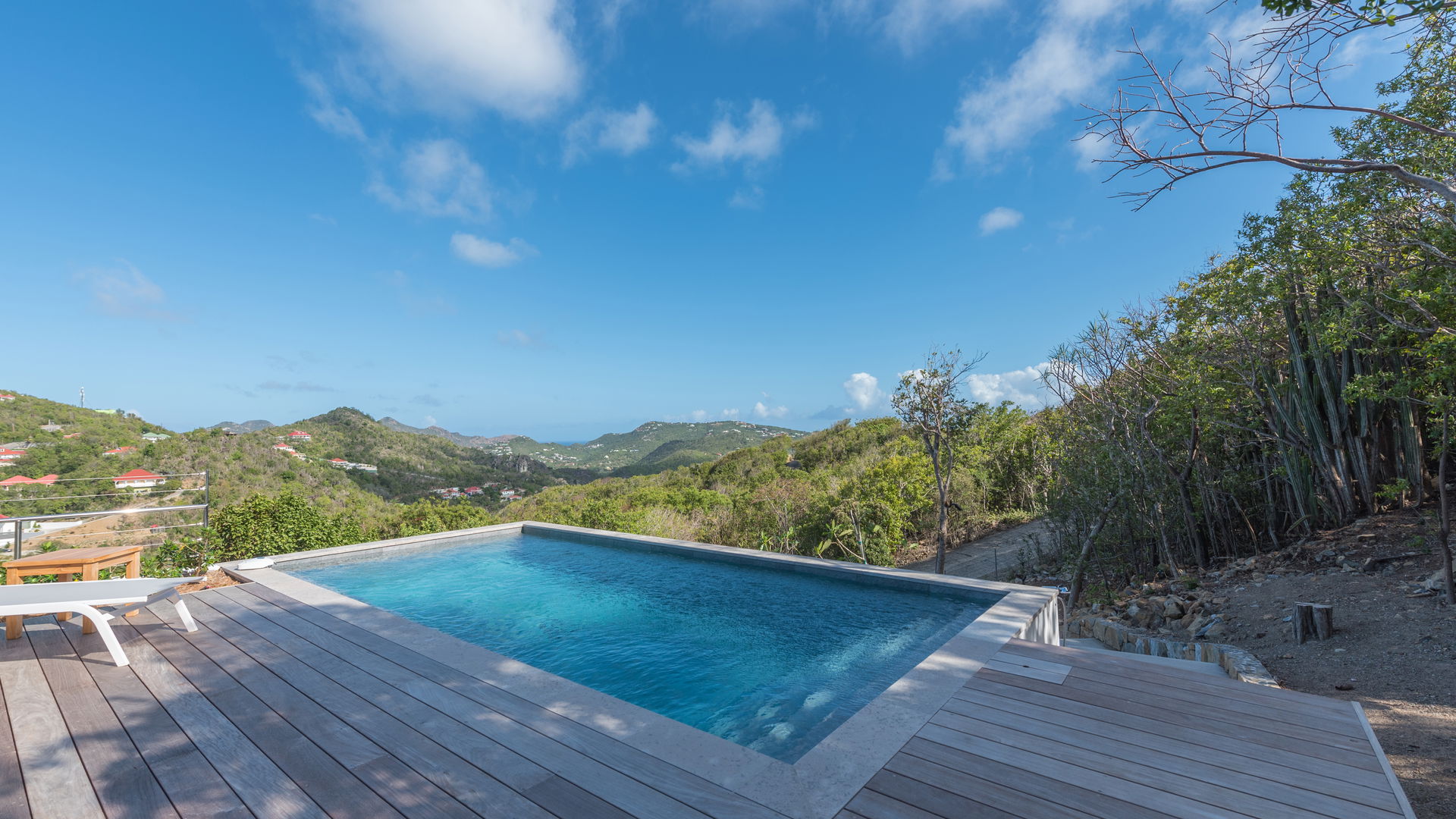 POOL & TERRACE
