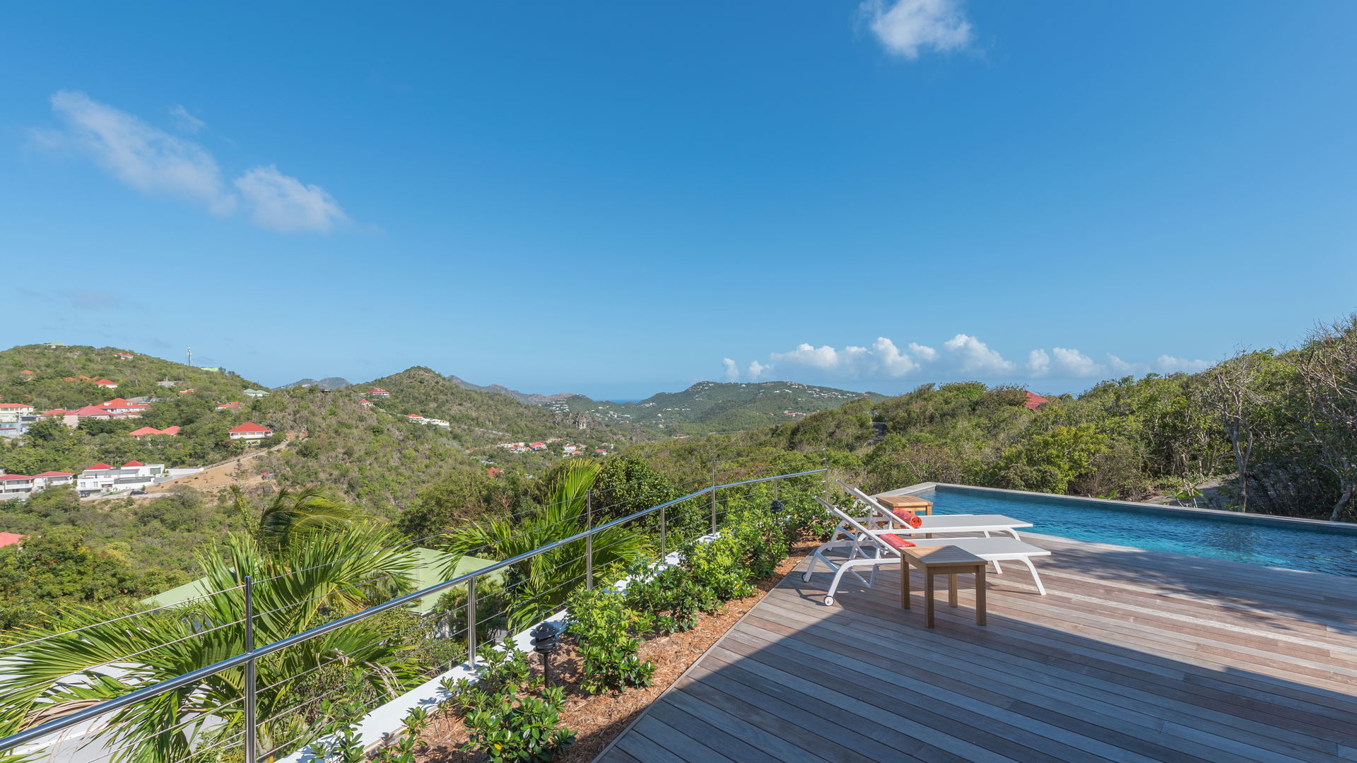 POOL & TERRACE