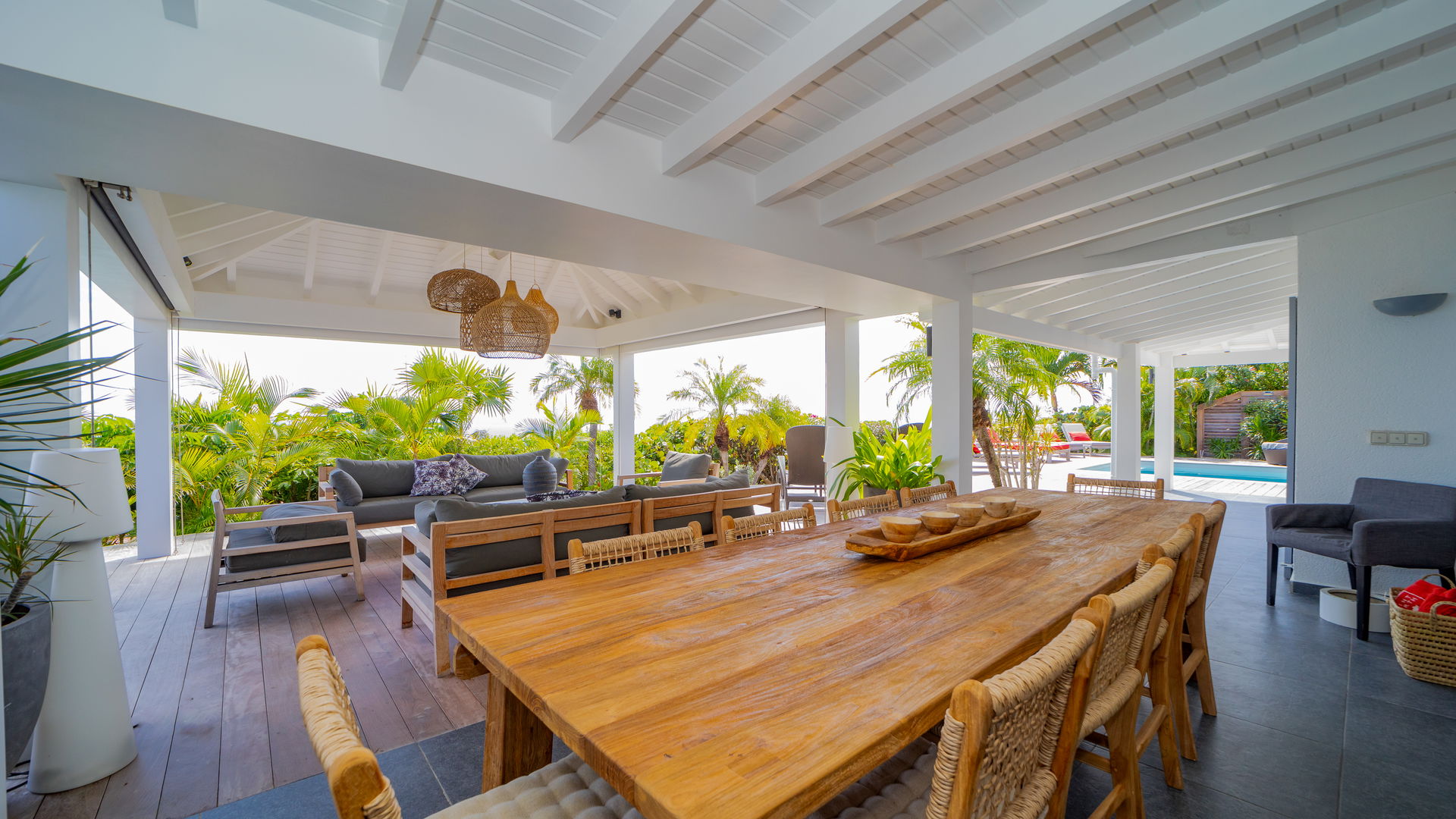 KITCHEN & DINING AREA