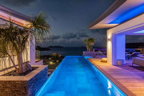 VILLA WINGS BY NIGHT 1.jpeg