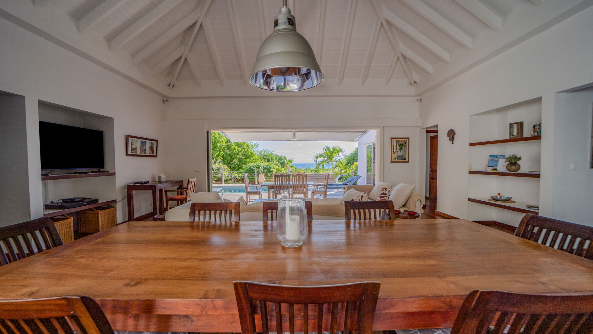 KITCHEN & DINING AREA