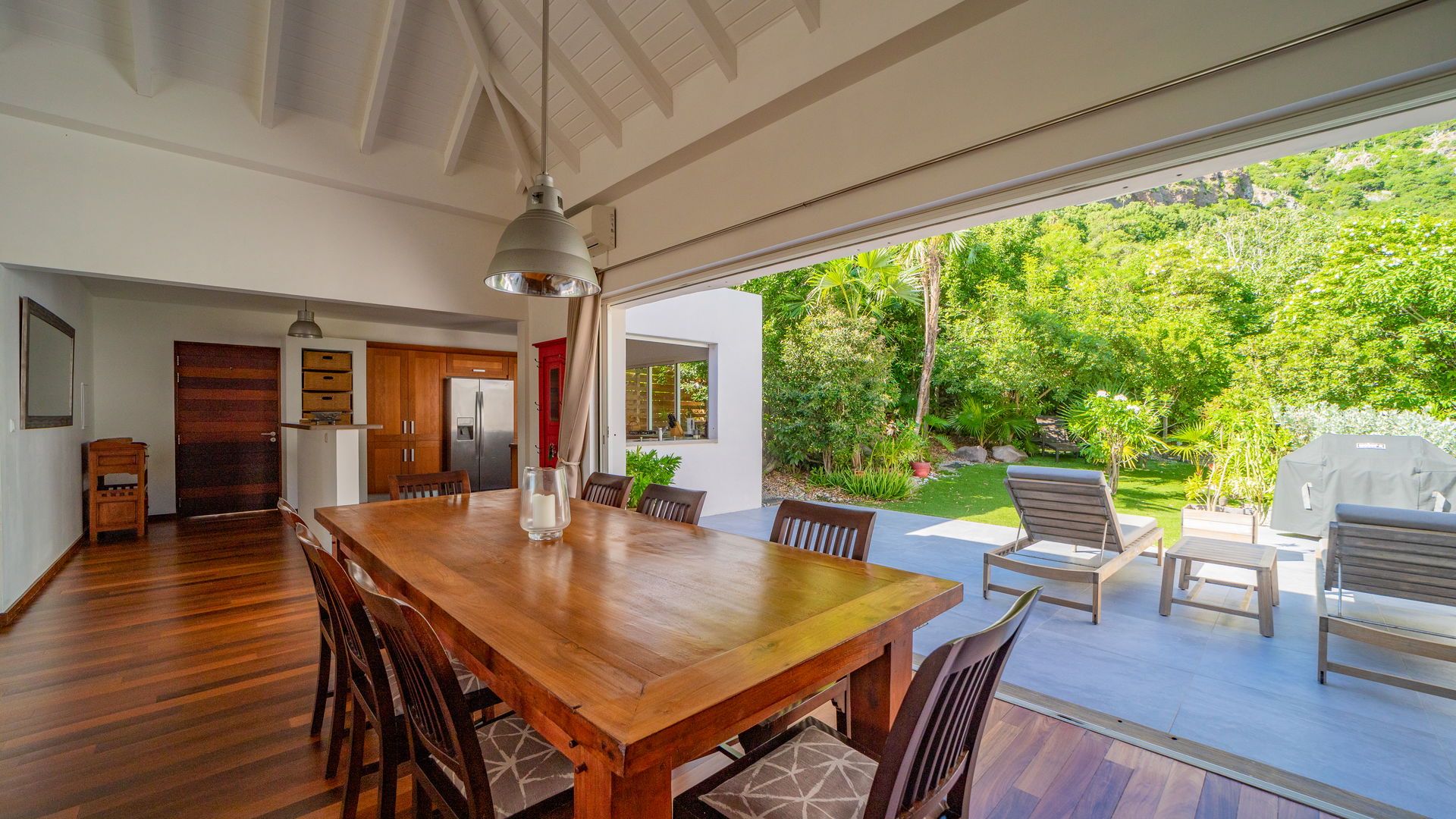 KITCHEN & DINING AREA