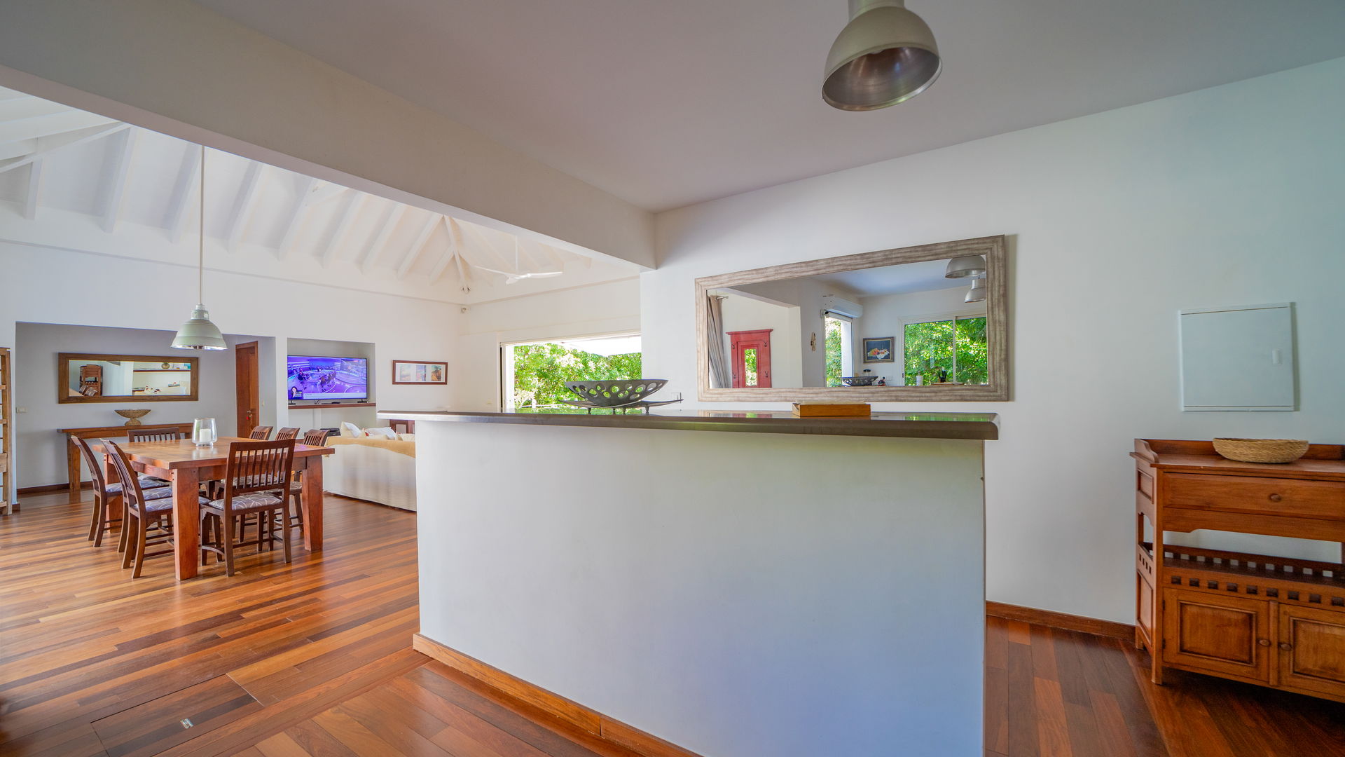 KITCHEN & DINING AREA