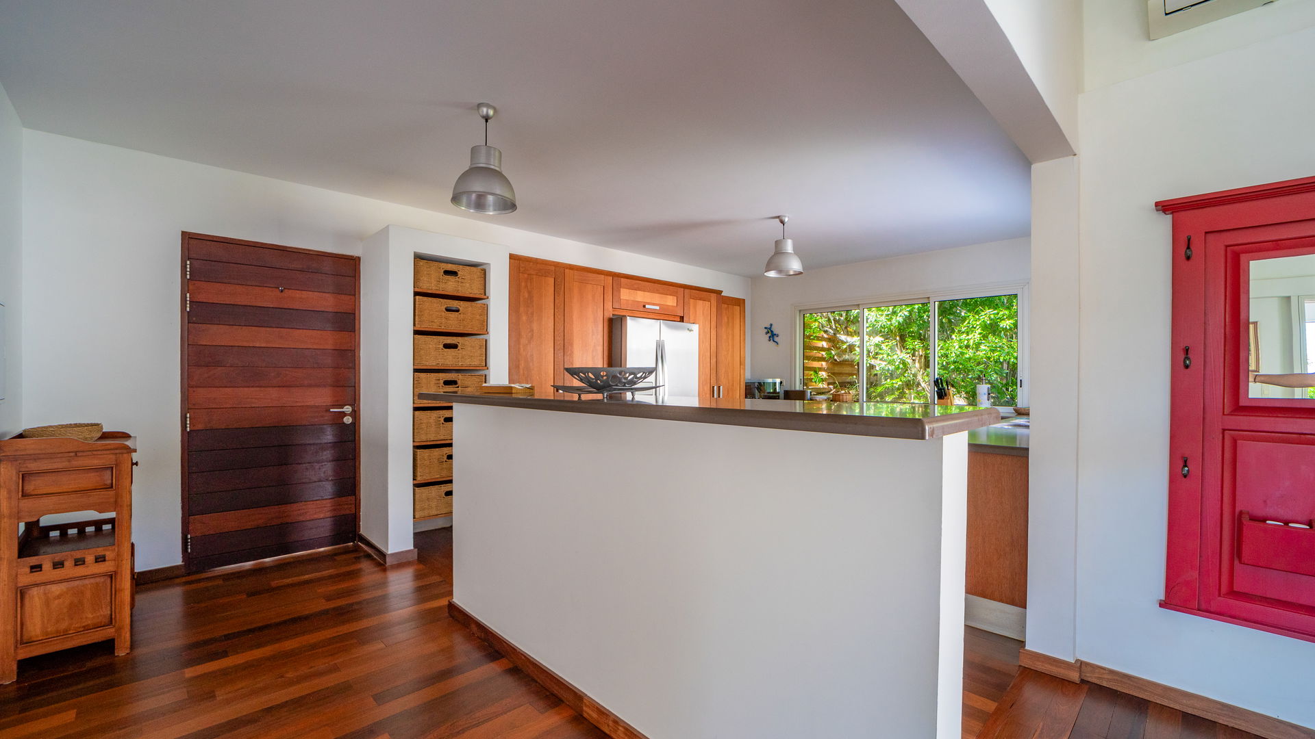 KITCHEN & DINING AREA