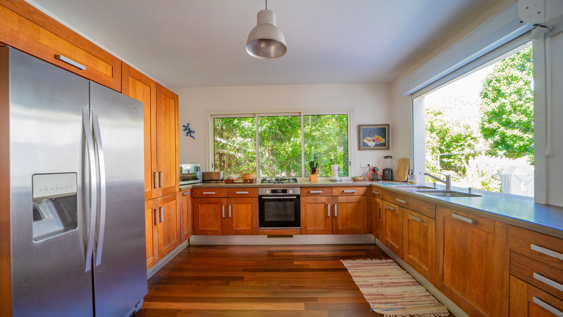 KITCHEN & DINING AREA