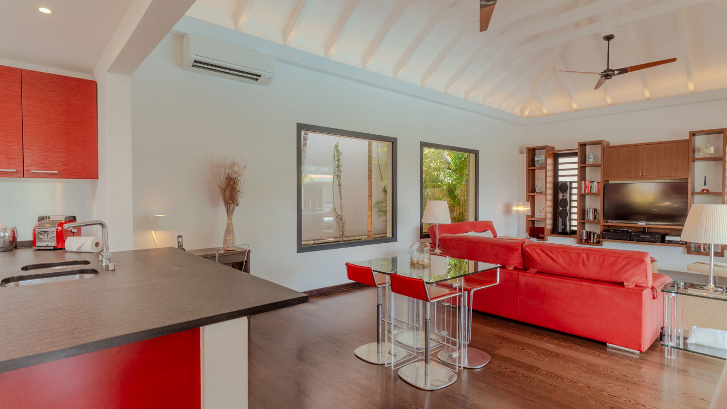 KITCHEN & DINING AREA