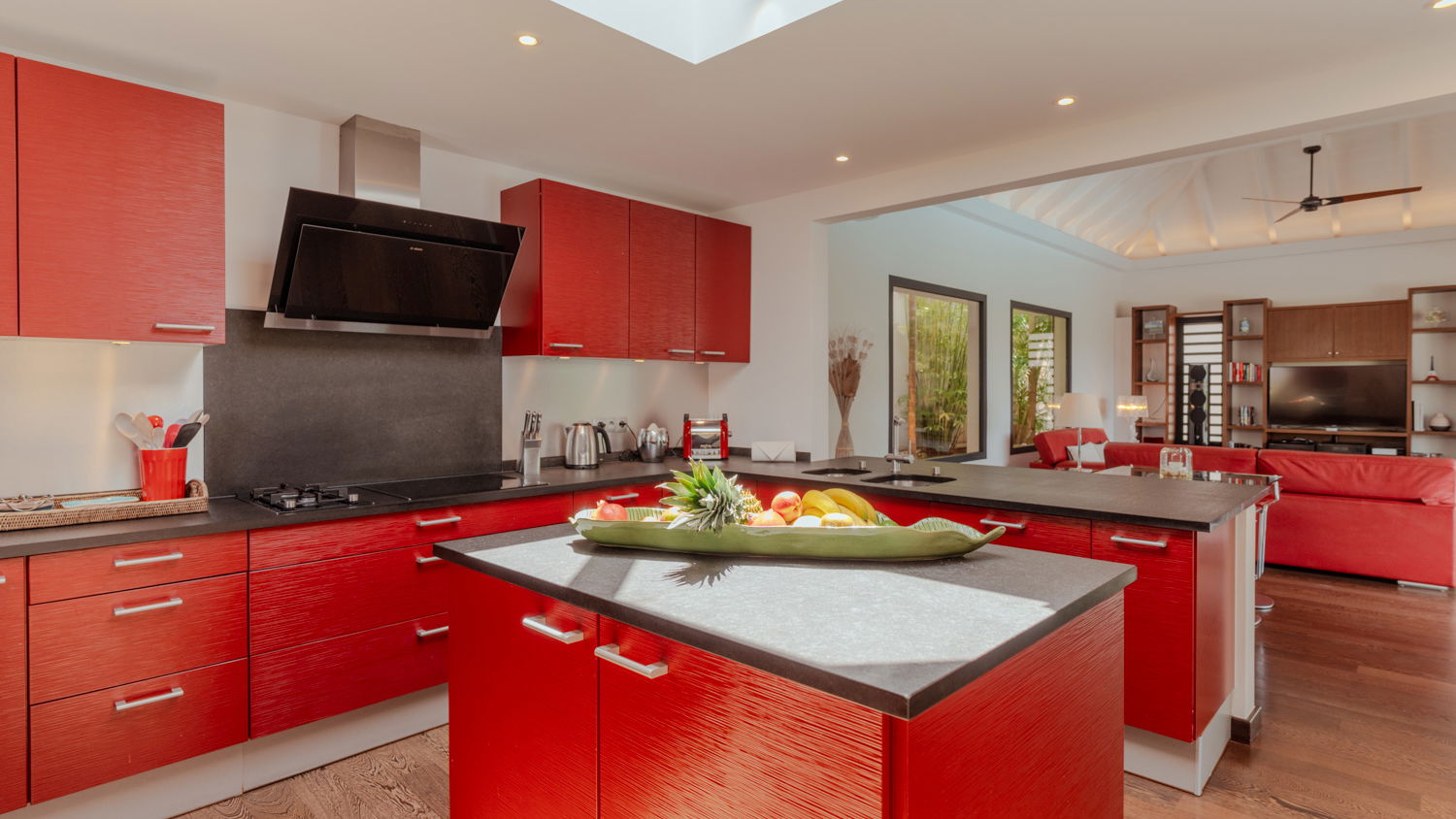 KITCHEN & DINING AREA