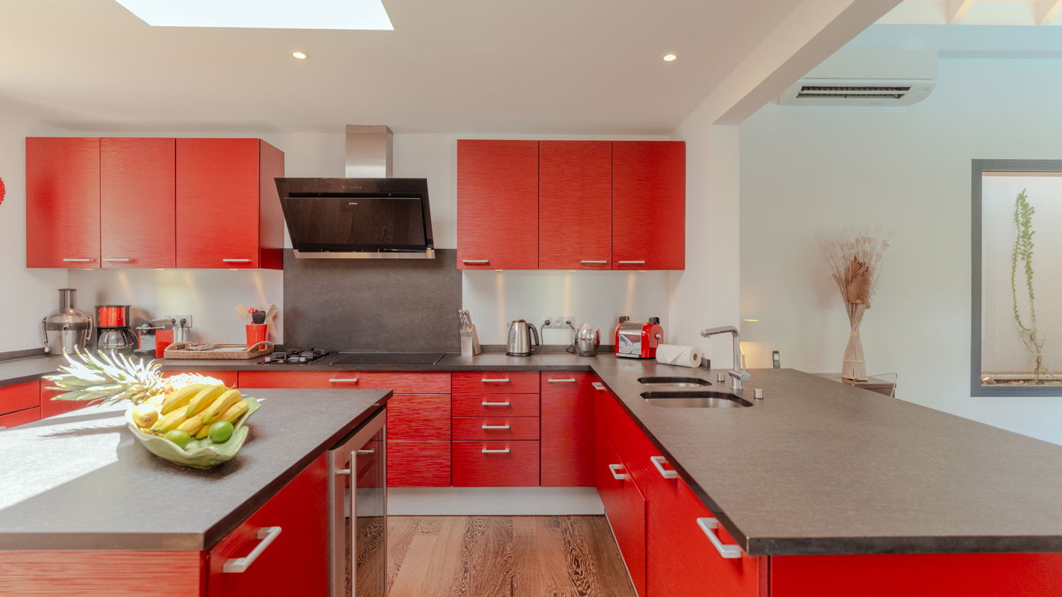 KITCHEN & DINING AREA