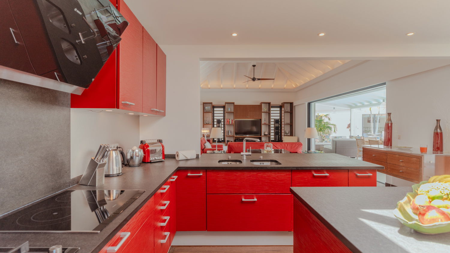 KITCHEN & DINING AREA