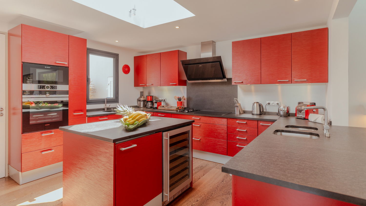 KITCHEN & DINING AREA