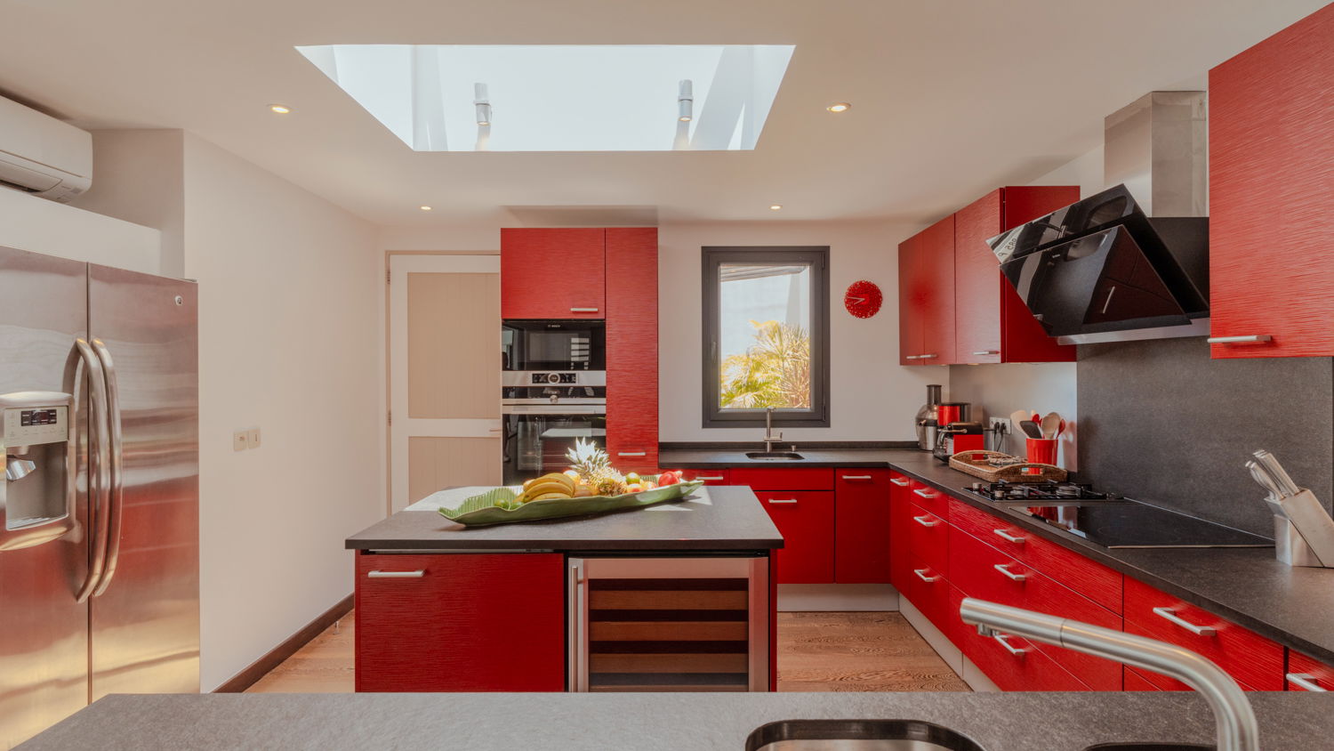 KITCHEN & DINING AREA