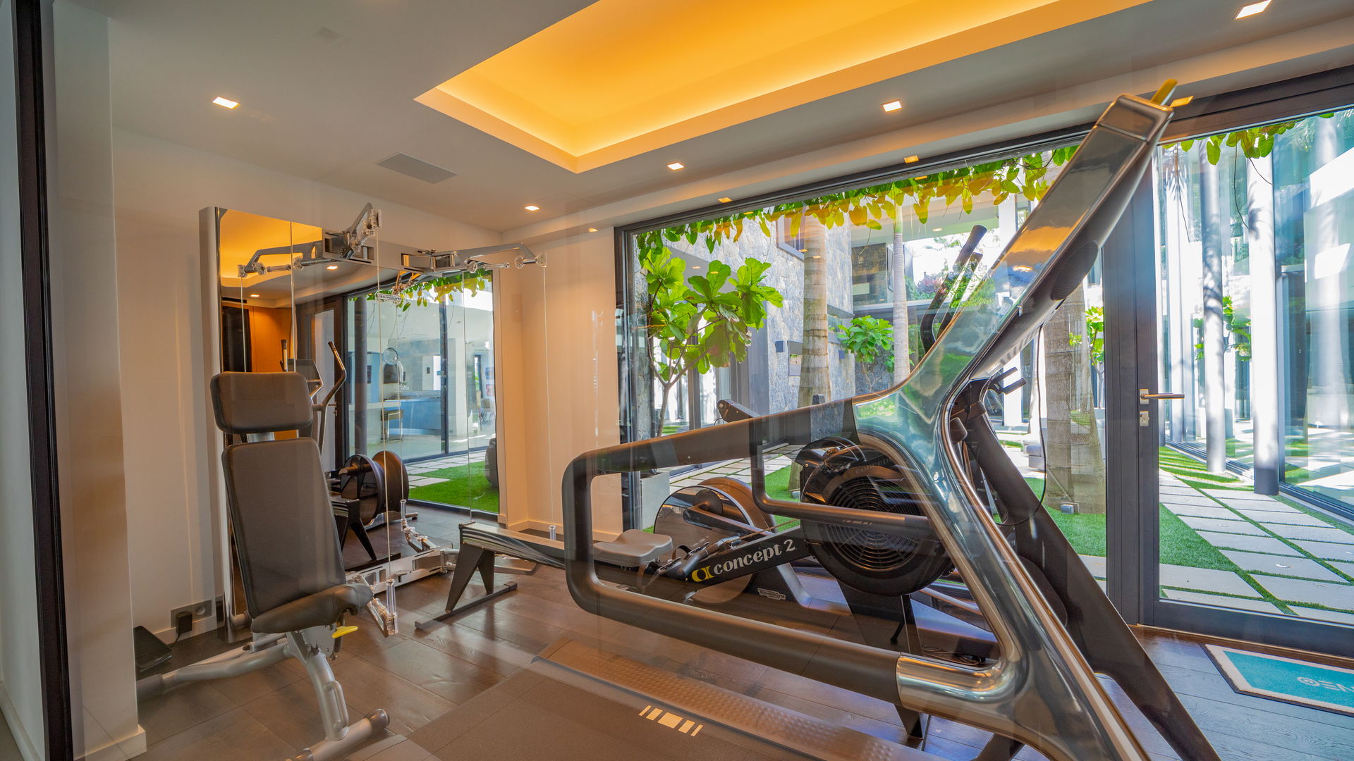 FITNESS ROOM