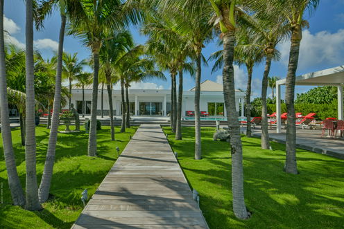 VILLA GOOD NEWS OUTDOORS 1