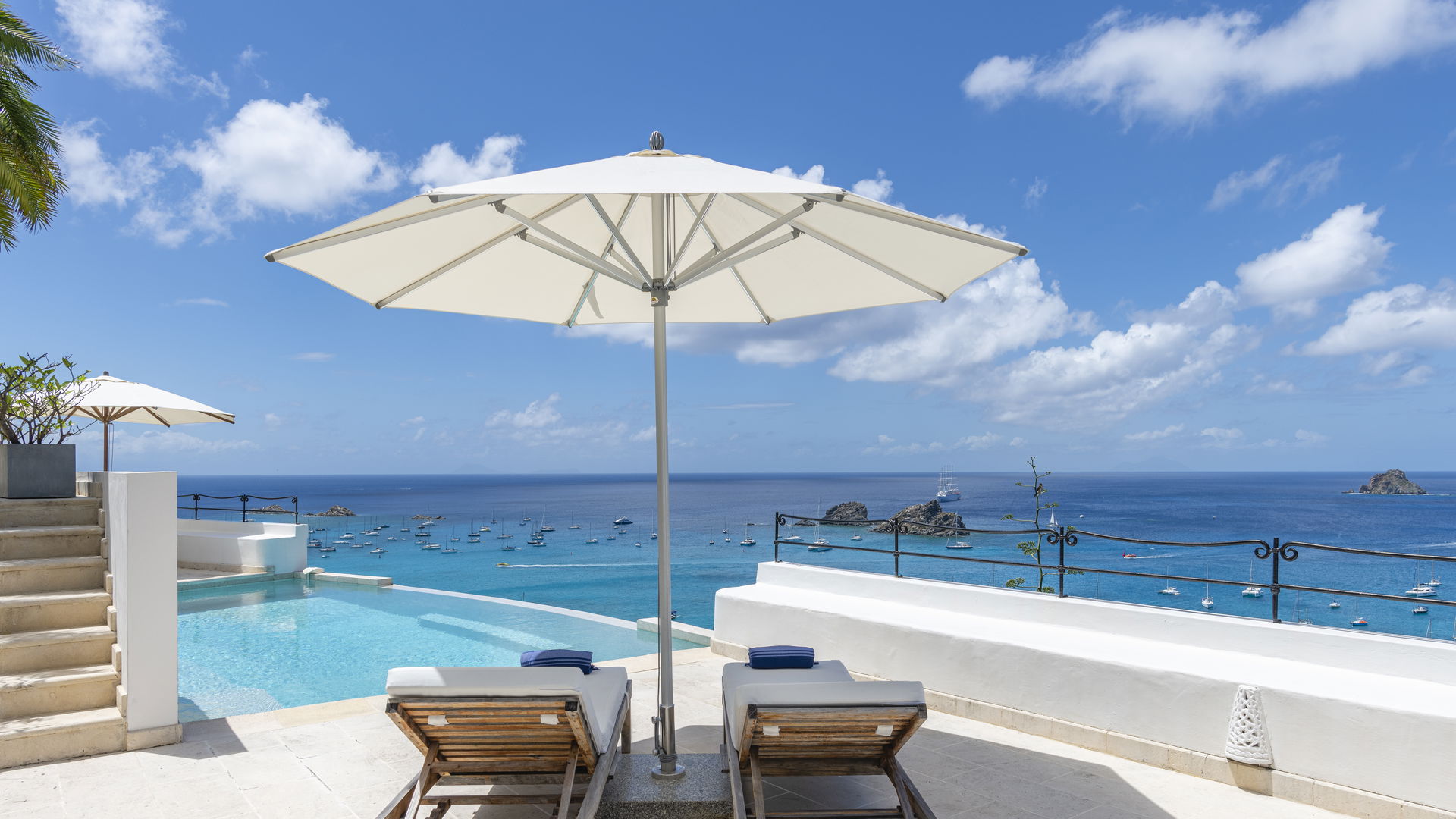 POOL & TERRACE