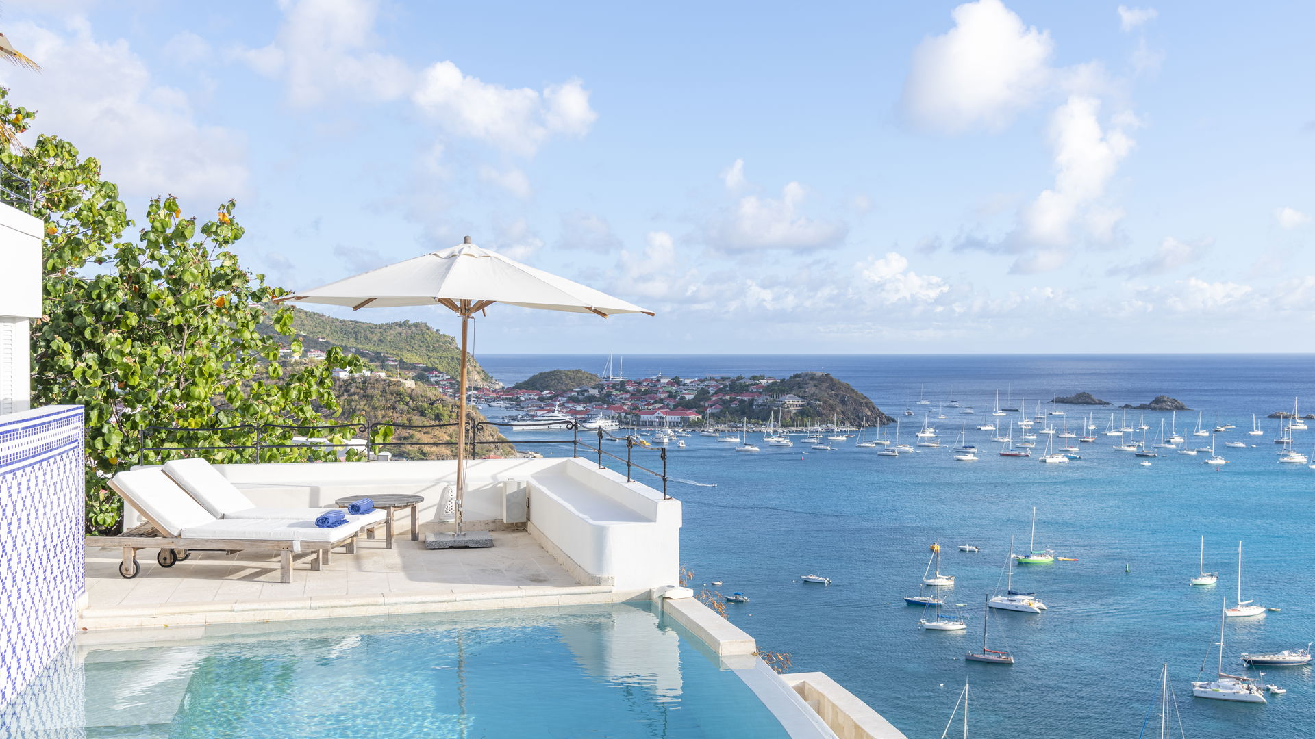 POOL & TERRACE