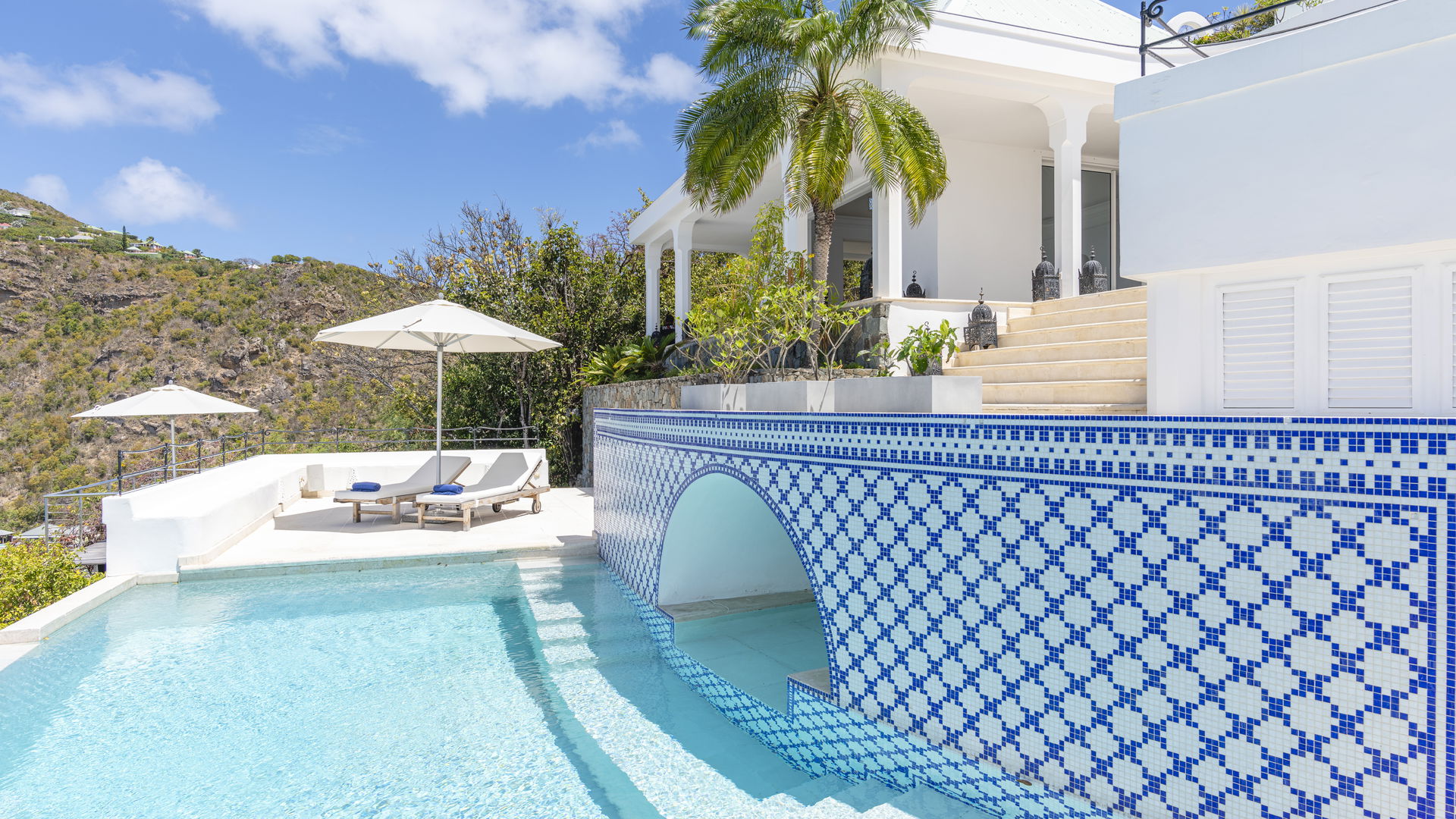 POOL & TERRACE