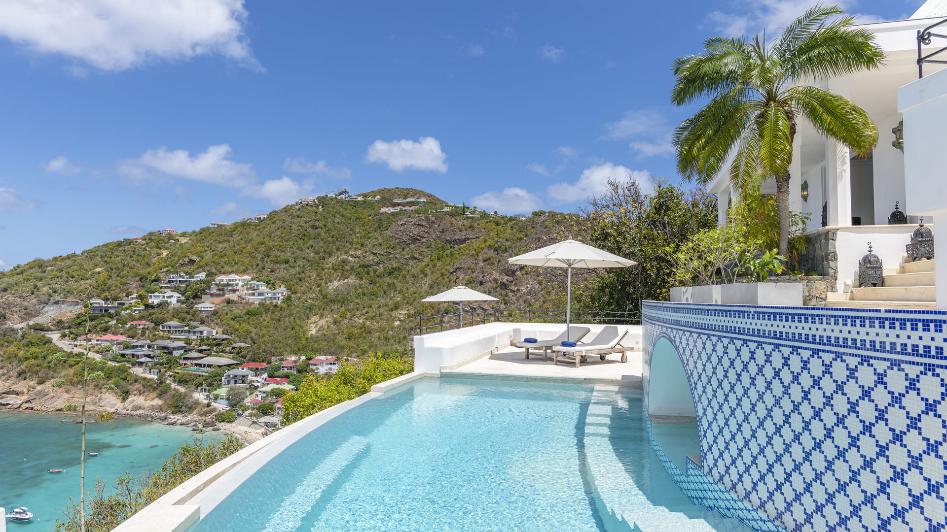 POOL & TERRACE