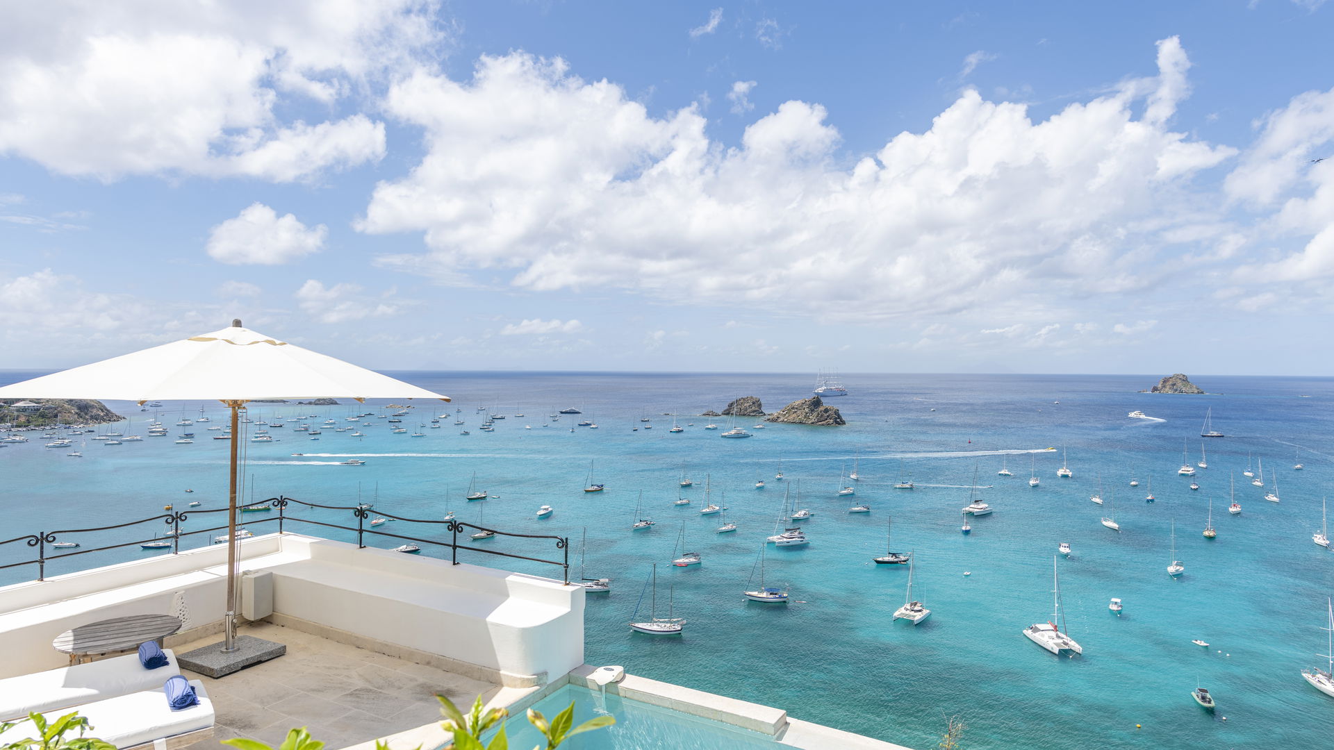 POOL & TERRACE