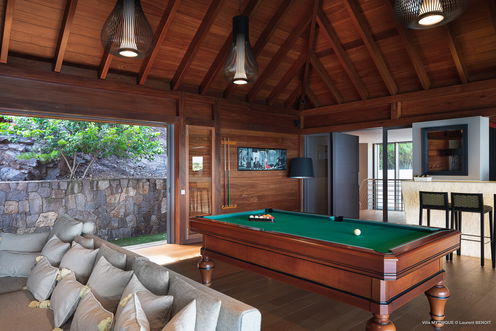 VILLA MYTHIQUE LIVING AREA 13