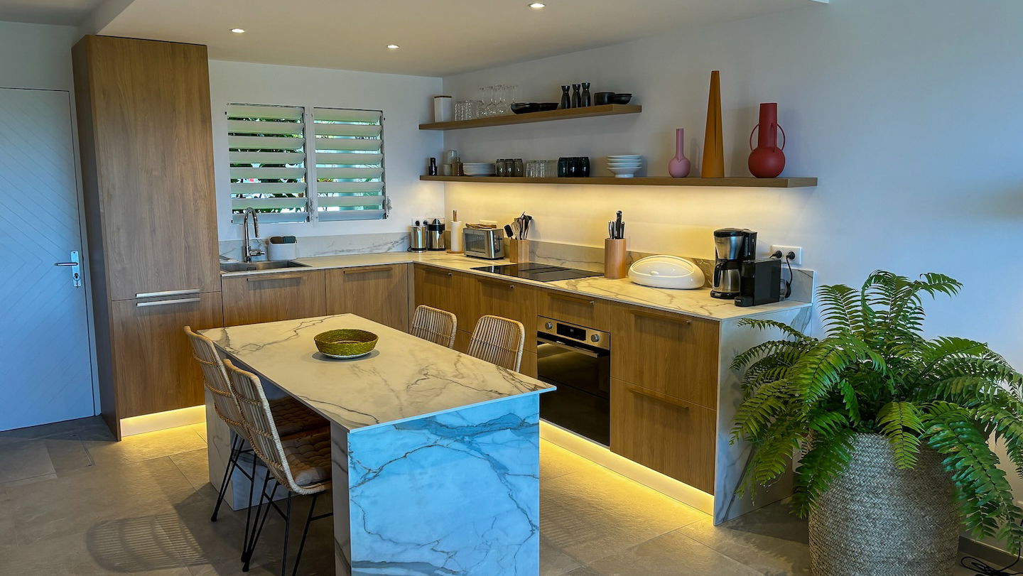 KITCHEN & DINING AREA