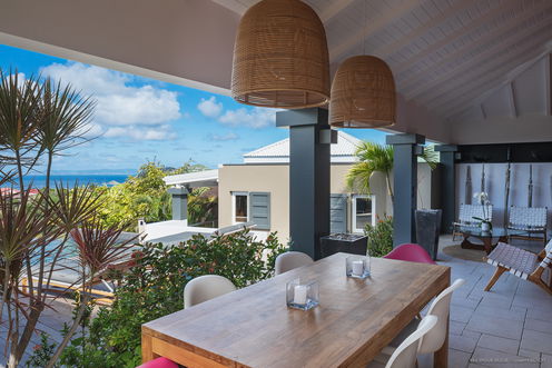 VILLA VAGUE BLEUE KITCHEN & DINING AREA 1.jpeg