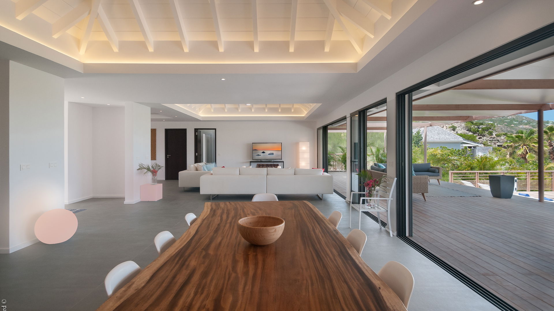 KITCHEN & DINING AREA