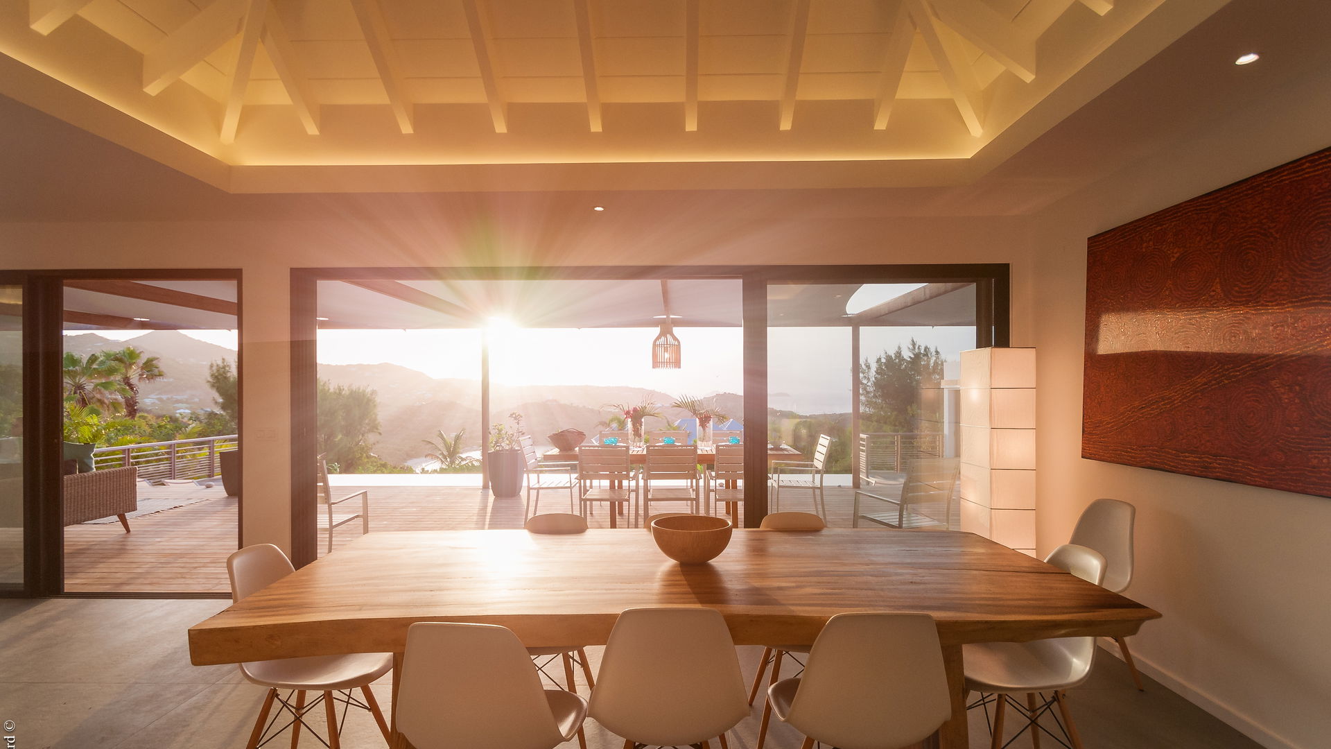 KITCHEN & DINING AREA