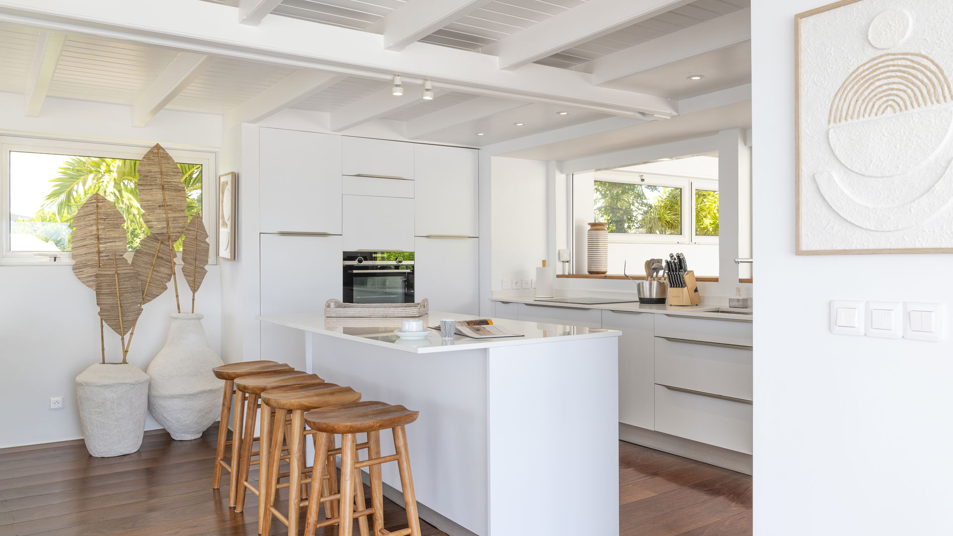 KITCHEN & DINING AREA