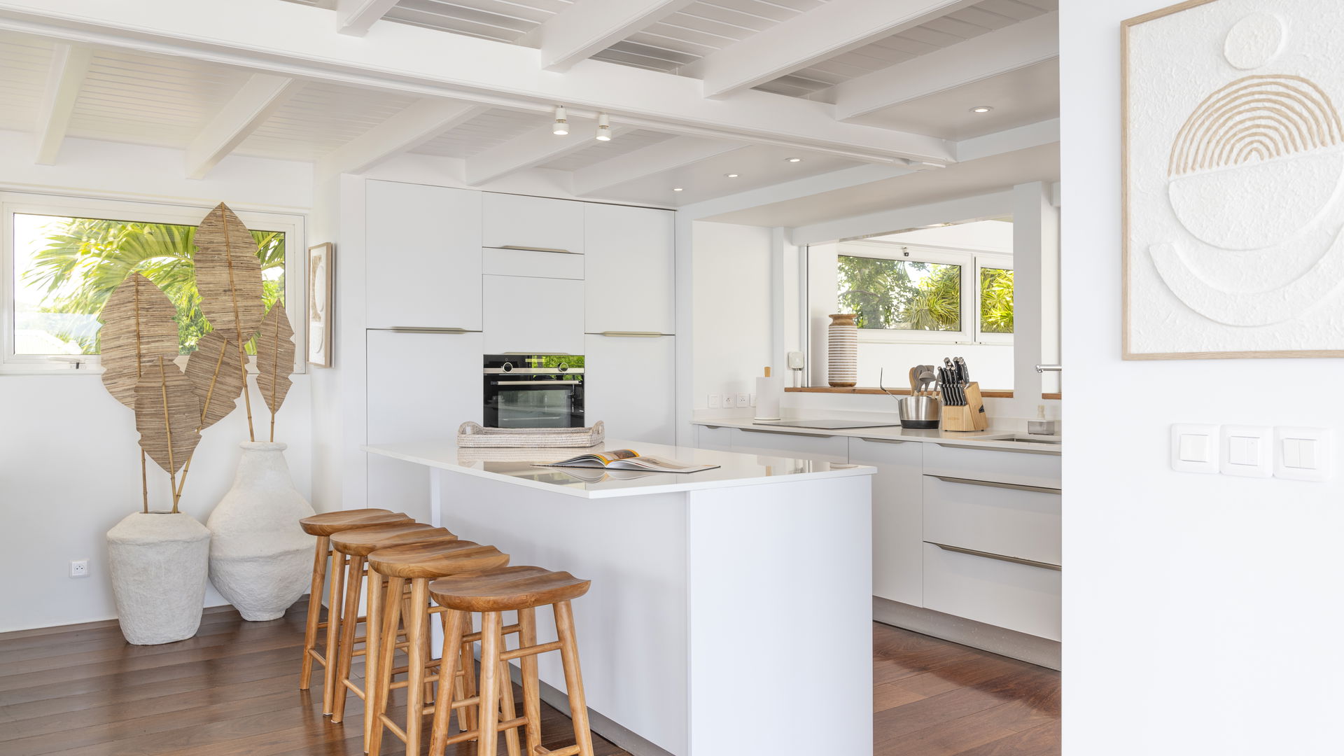 KITCHEN & DINING AREA