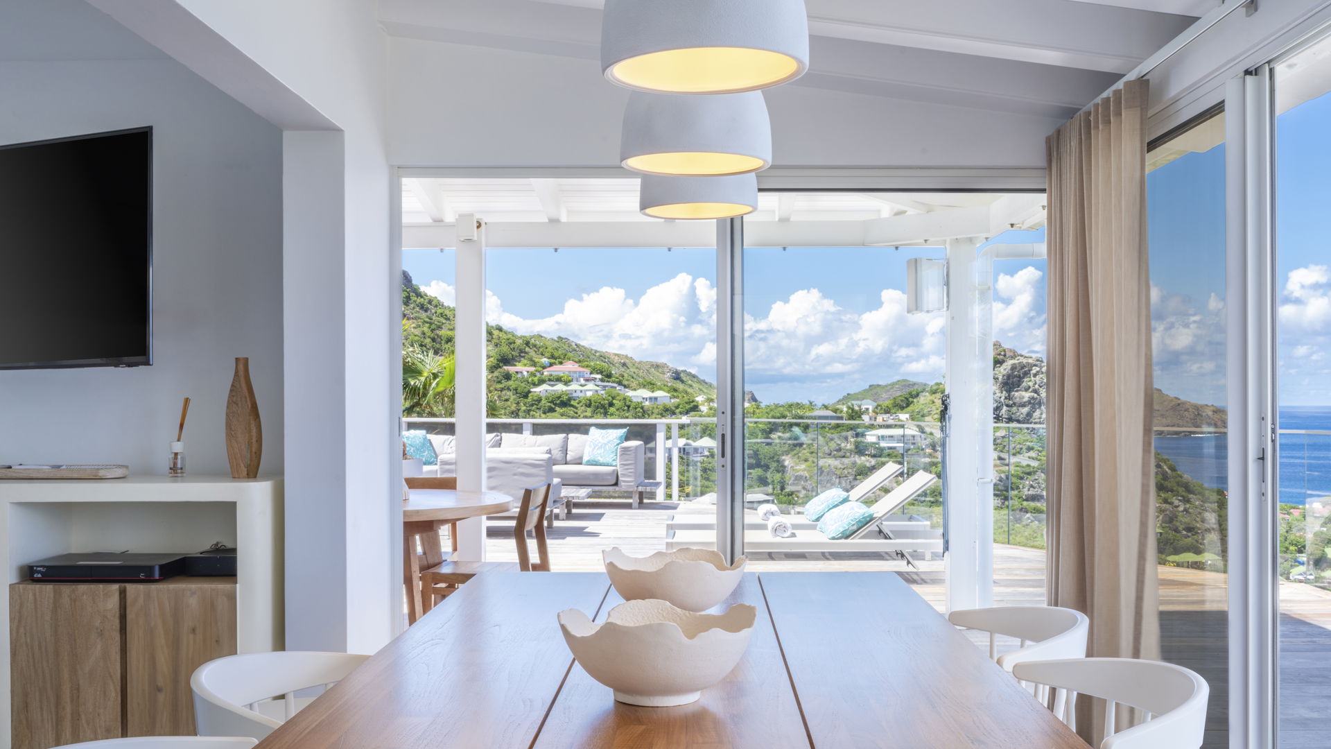 KITCHEN & DINING AREA