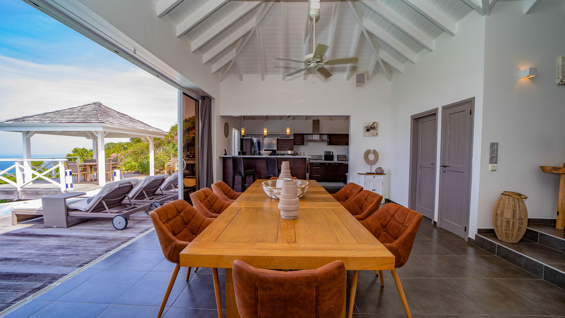 KITCHEN & DINING AREA