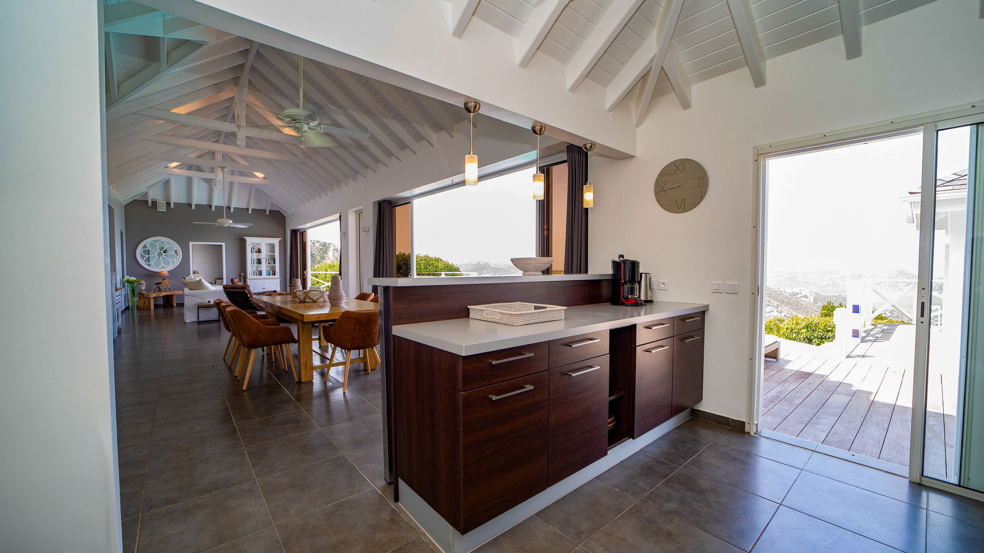 KITCHEN & DINING AREA