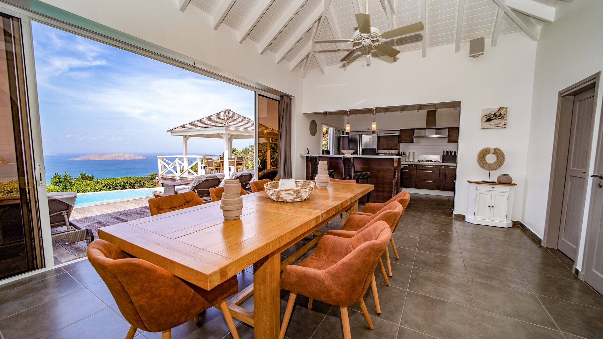 KITCHEN & DINING AREA