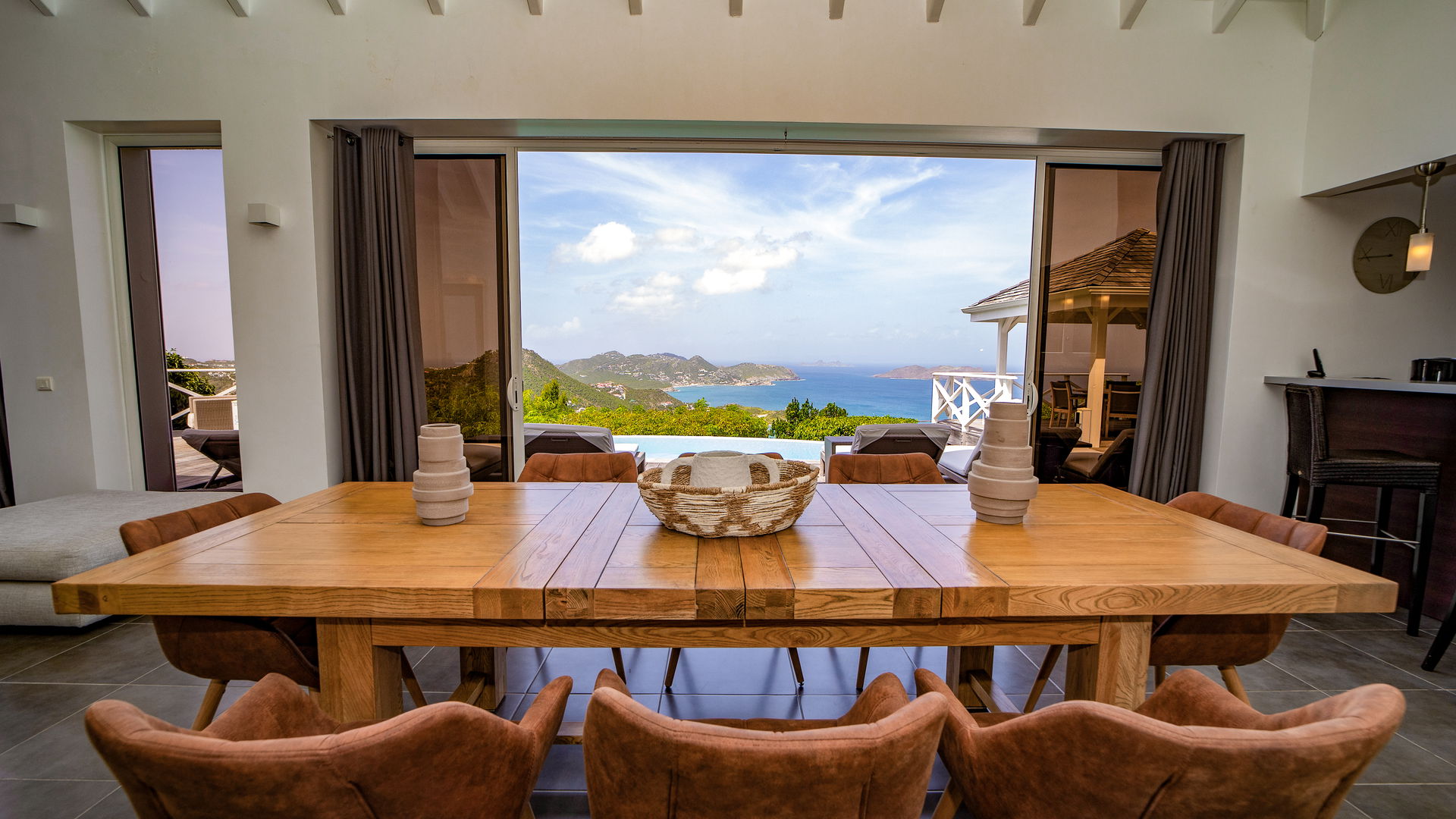 KITCHEN & DINING AREA