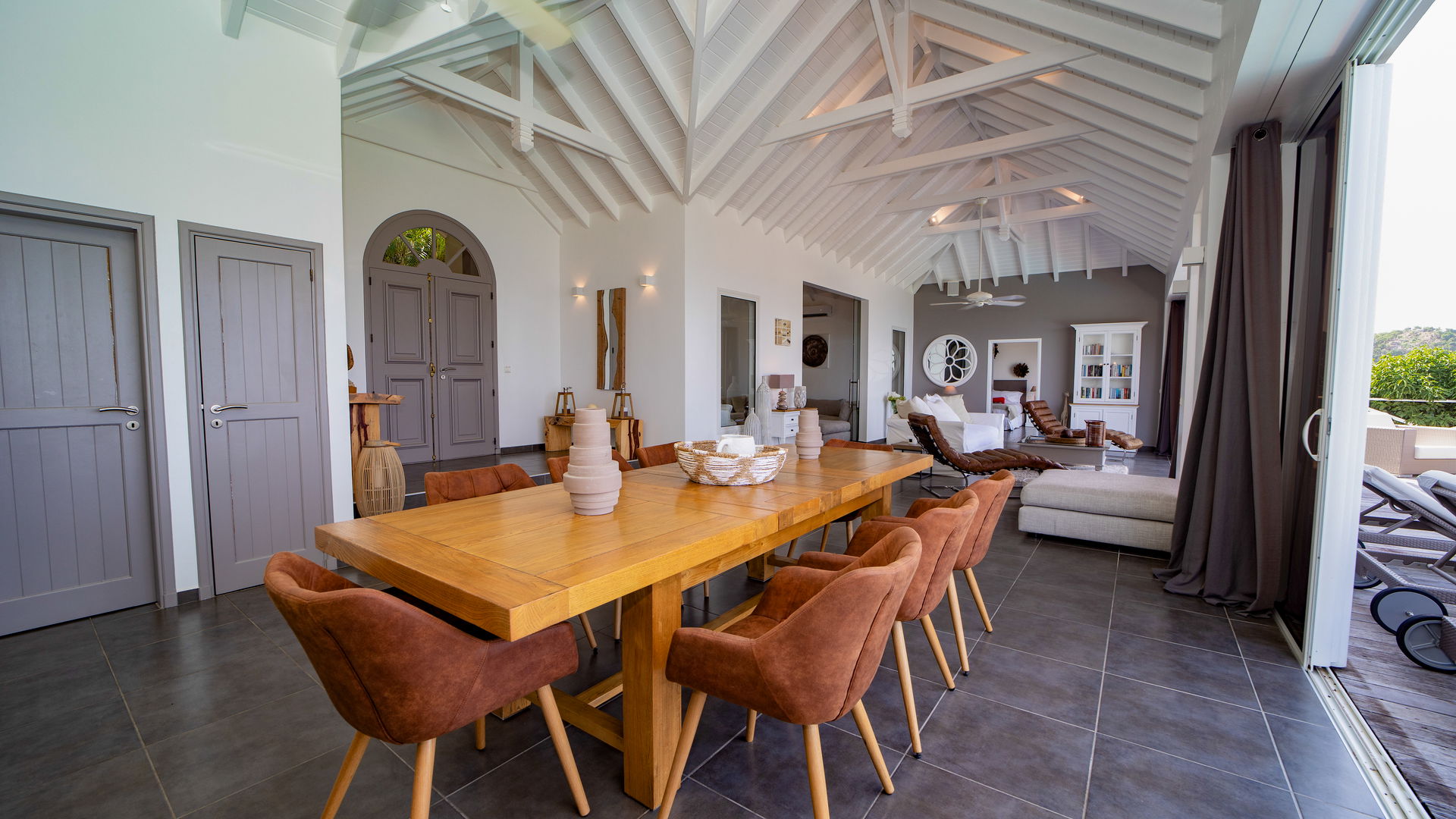 KITCHEN & DINING AREA