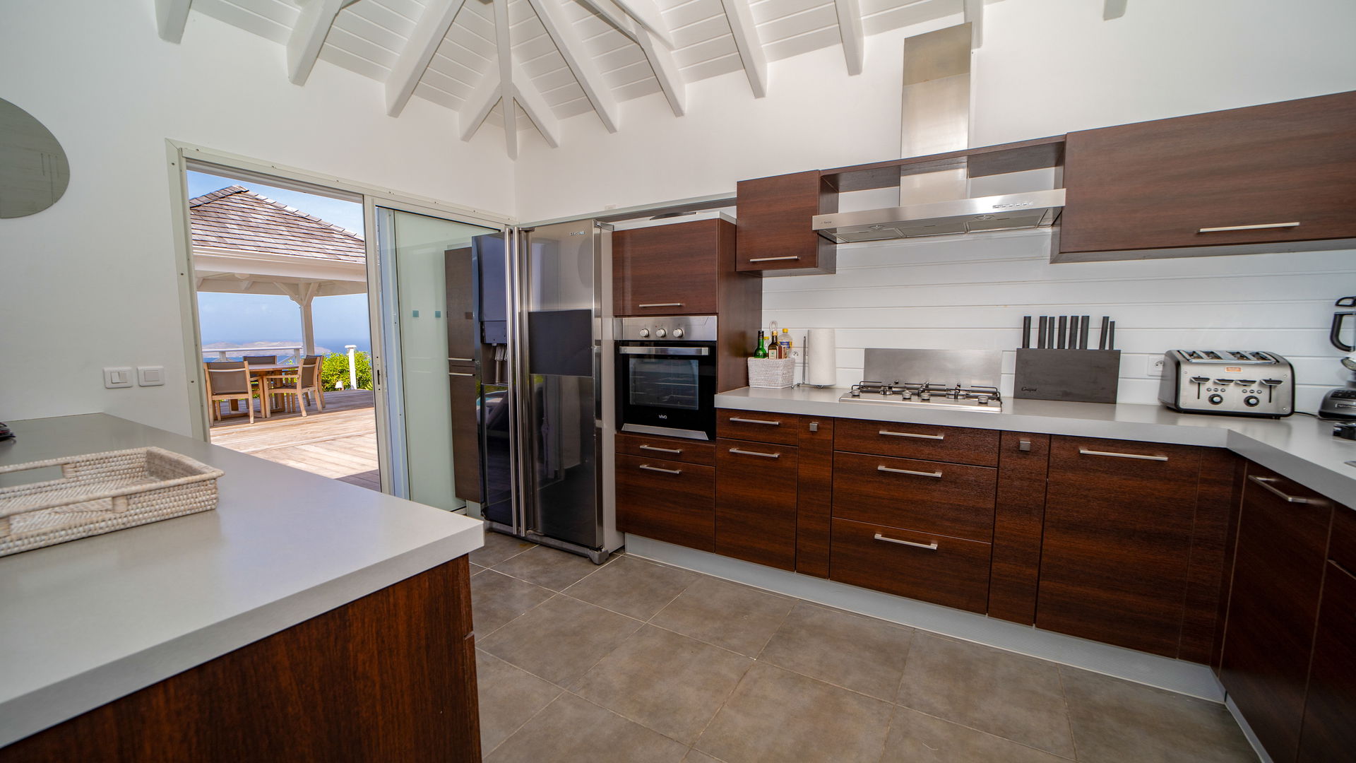 KITCHEN & DINING AREA