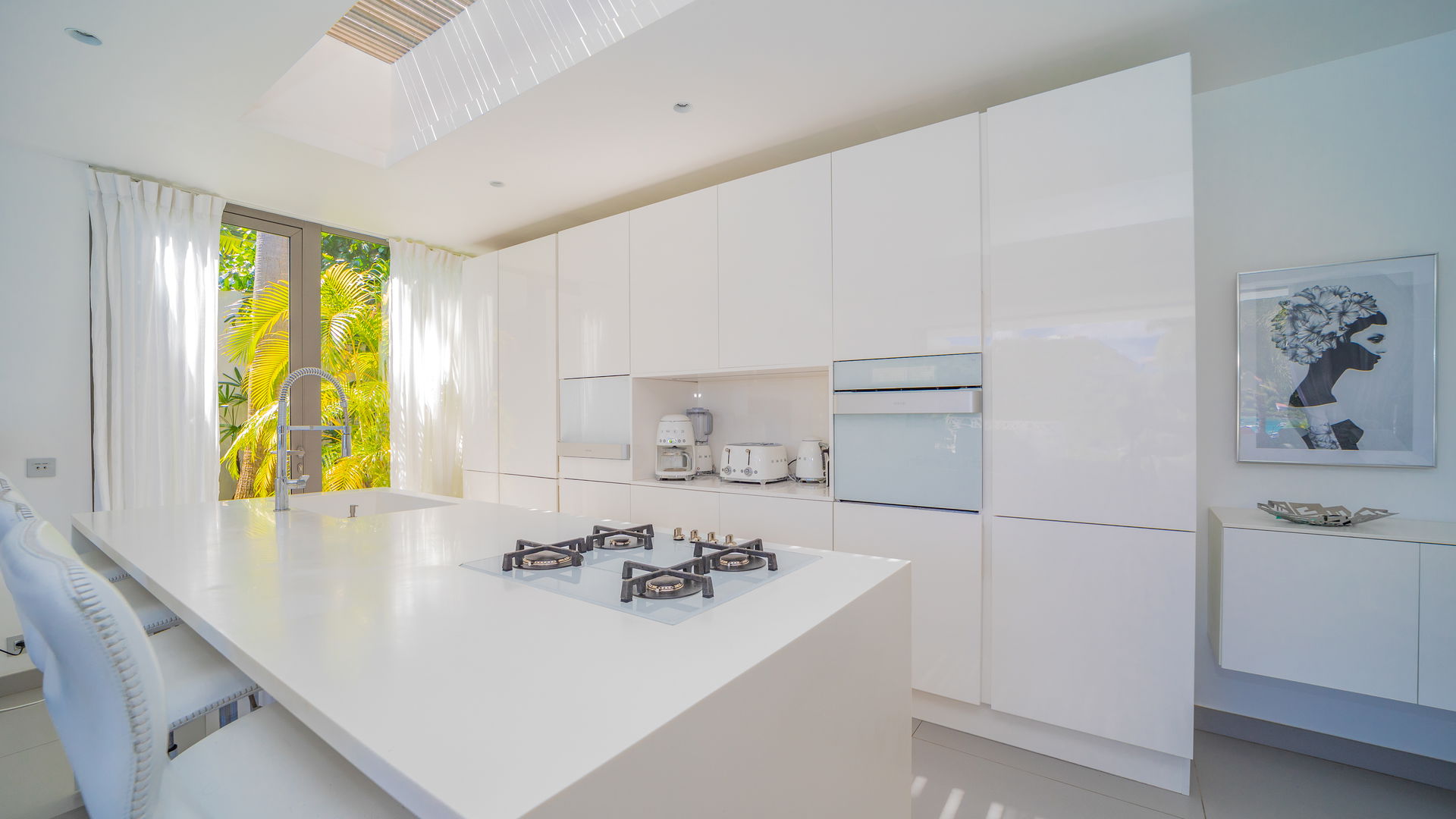 KITCHEN & DINING AREA