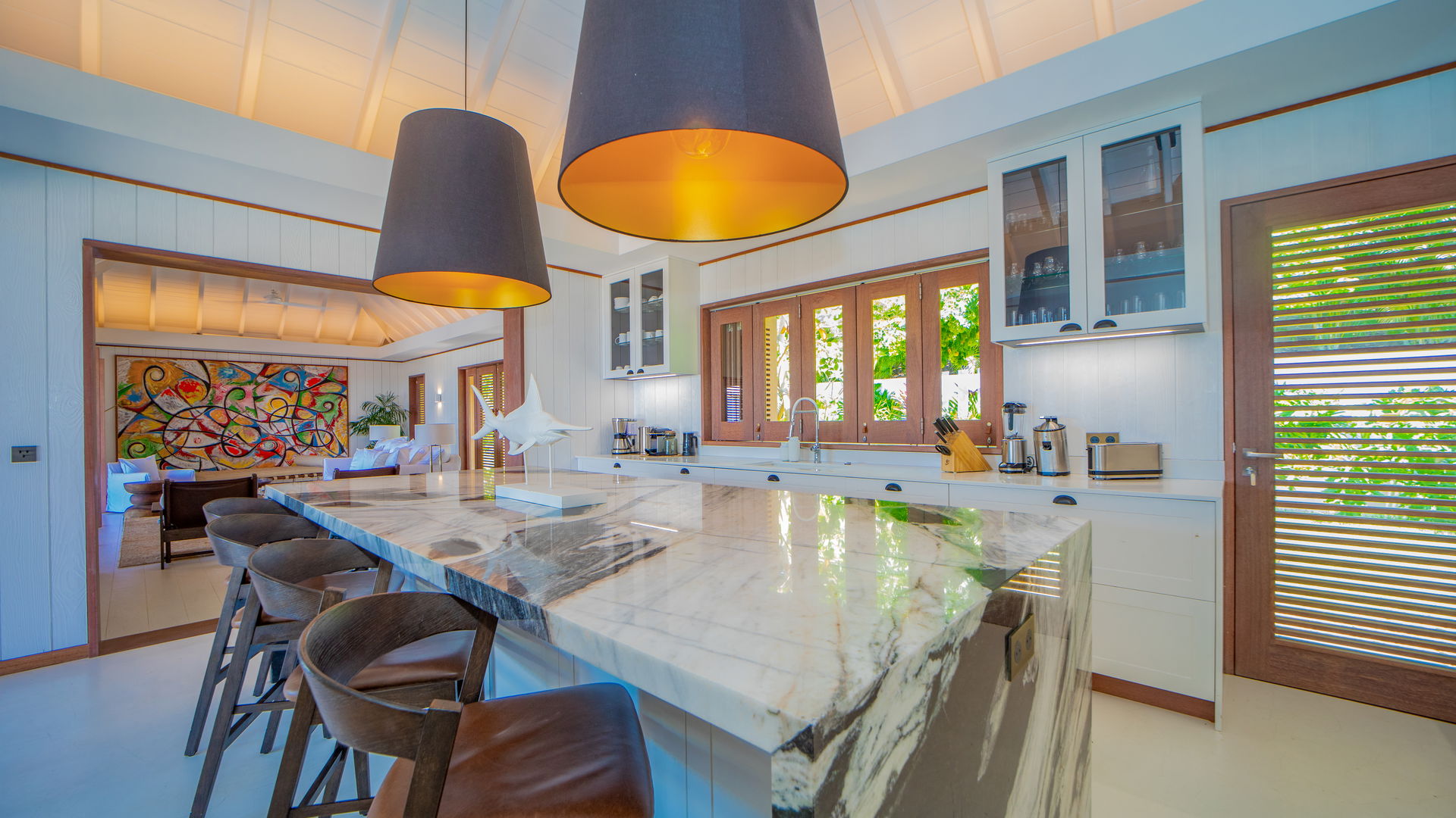 KITCHEN & DINING AREA