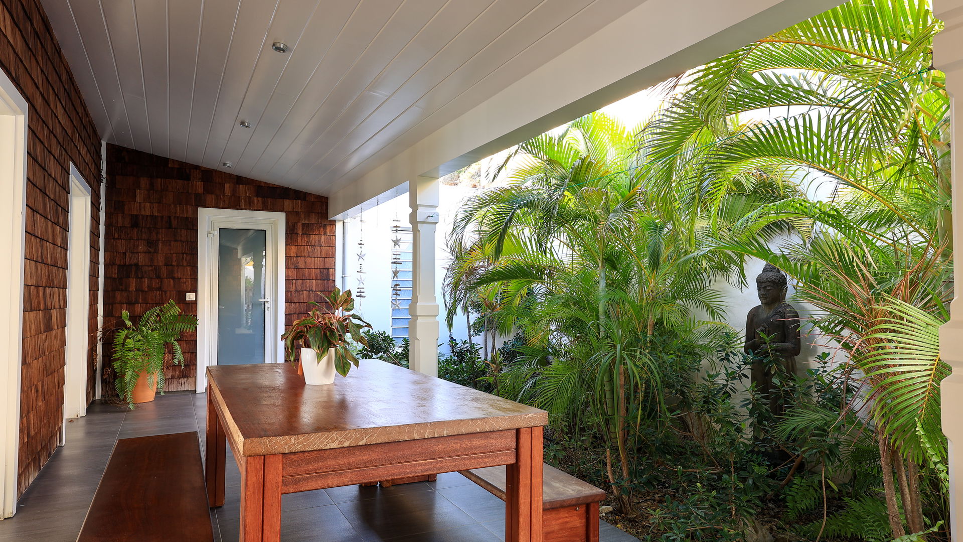 KITCHEN & DINING AREA