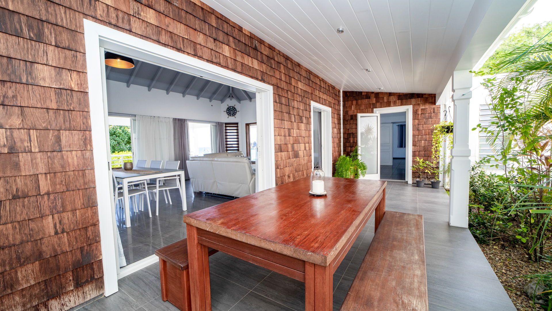 KITCHEN & DINING AREA